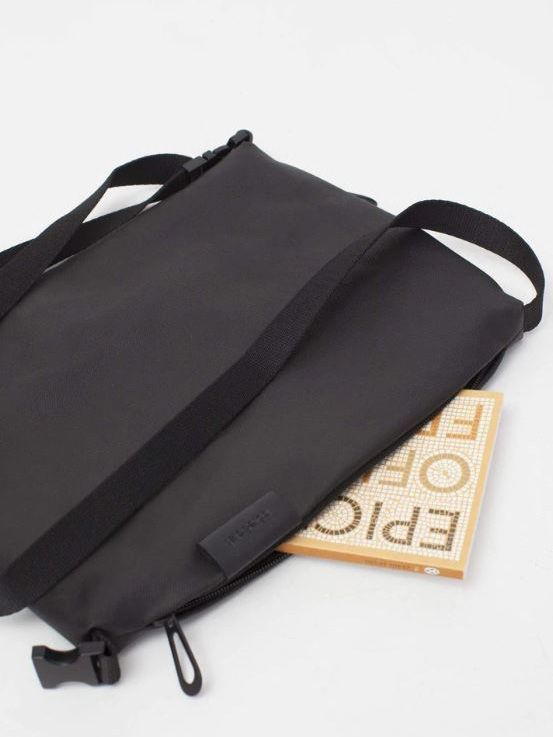Inn Medium Coated Canvas Black - ショルダーバッグ / サコッシュ