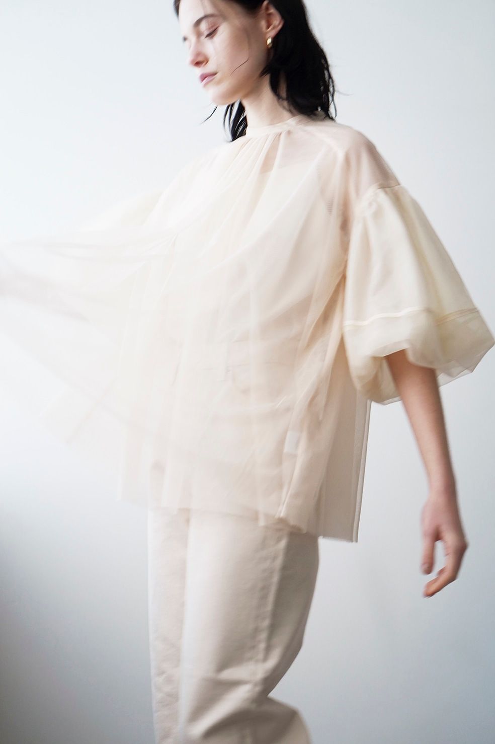 CLANE  SHEER TULLE BALLOON　SLEEVE TOPS