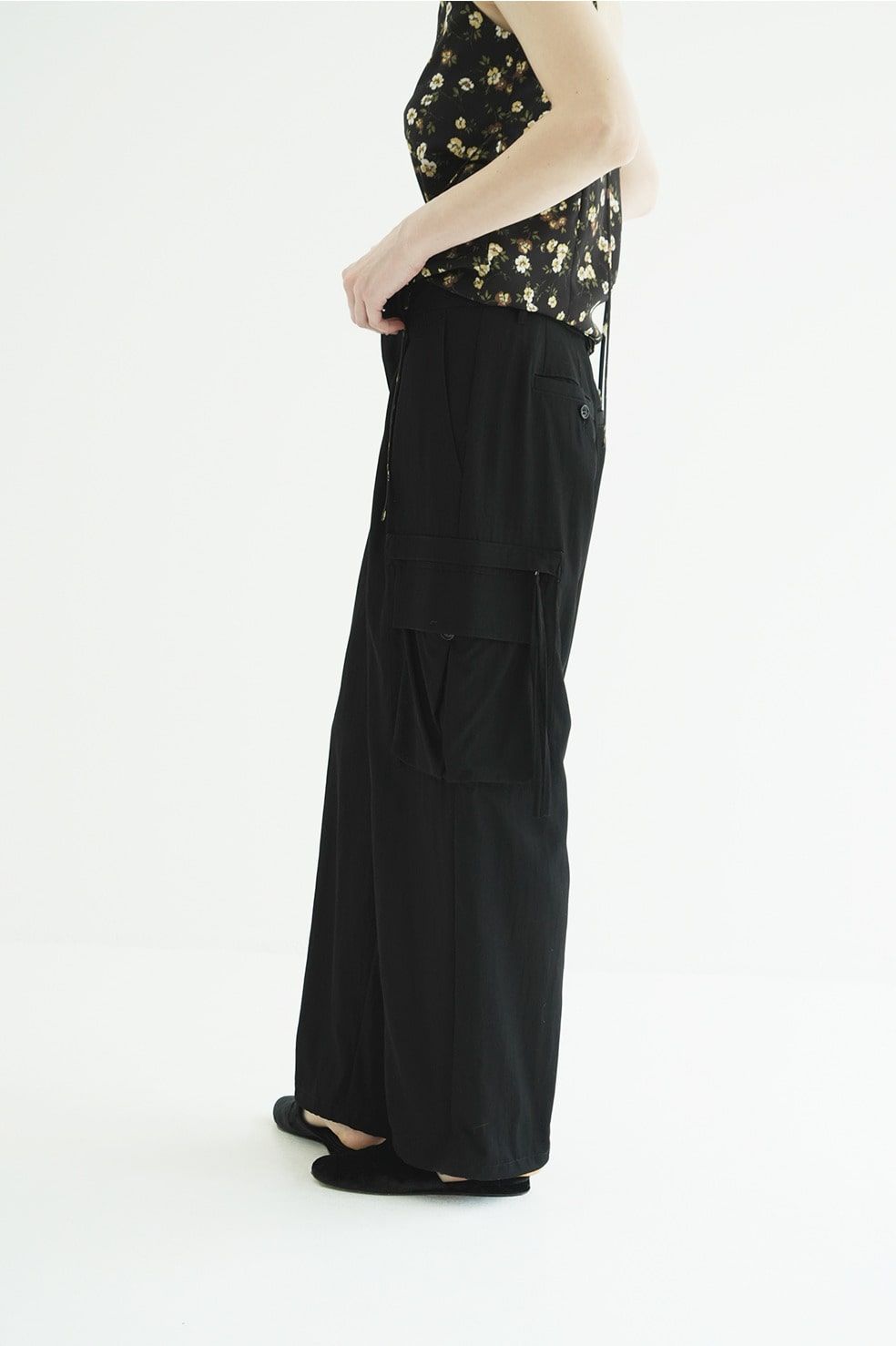 カーゴパンツ - LOW WAIST POCKET CARGO PANTS (BLACK)