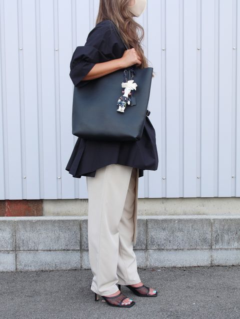 上品で女性らしい CLANE の新作スタイル
