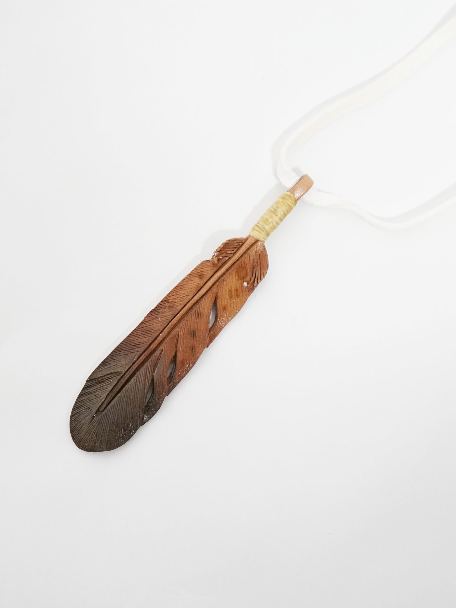 レザーフェザーネックレス - LEATHER CARVING FEATHER NECKLACE - Small -