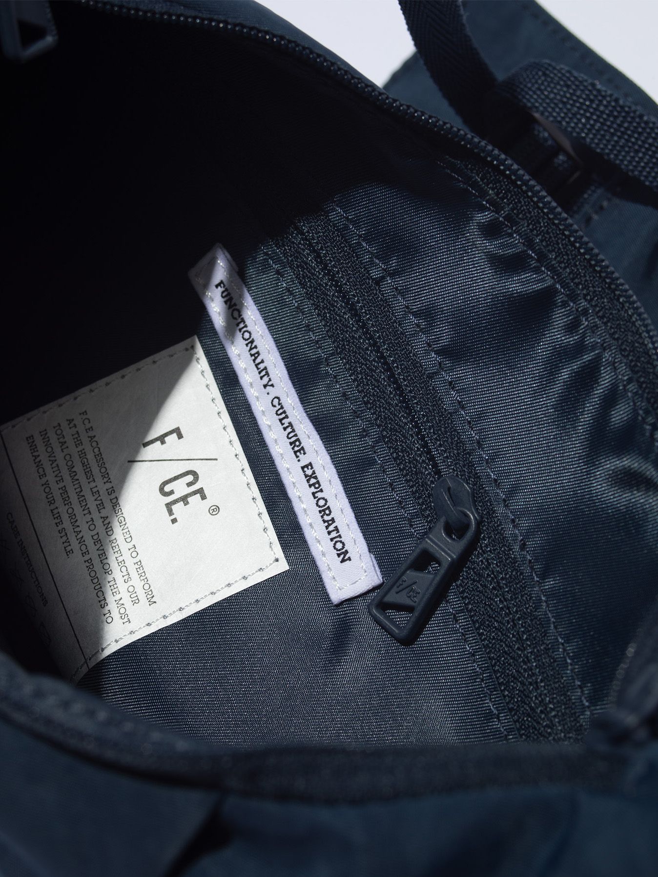 テクスチャード ツイル ポーチバッグ  / TEXTURED TWILL POUCH （Navy)