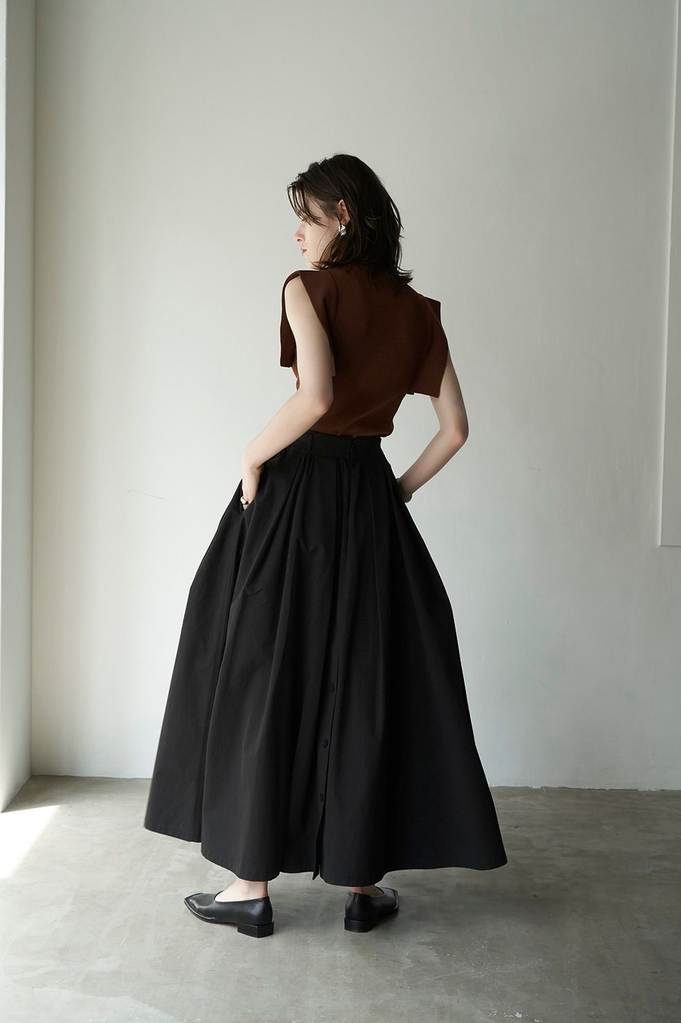 スクエアー スリーブ ニット トップス - SQUARE SLEEVE KNIT TOPS - BROWN