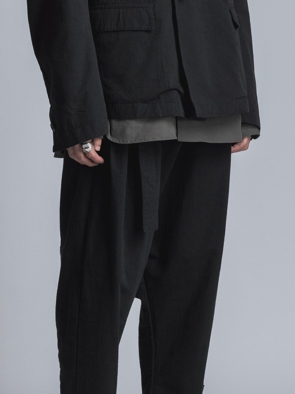 コットンヘンプクロップドトラウザーズ - COTTON CROPPED TROUSERS