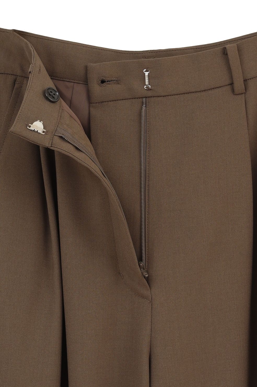 【26AW】ベーシックタックパンツ - BASIC TUCK PANTS (KHIKI)