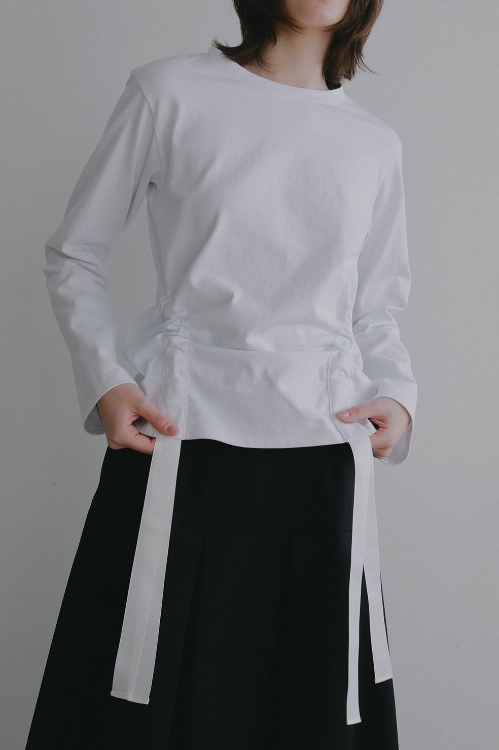 サイドリボントップス - SIDE RIBBON CUT TOPS (WHITE)