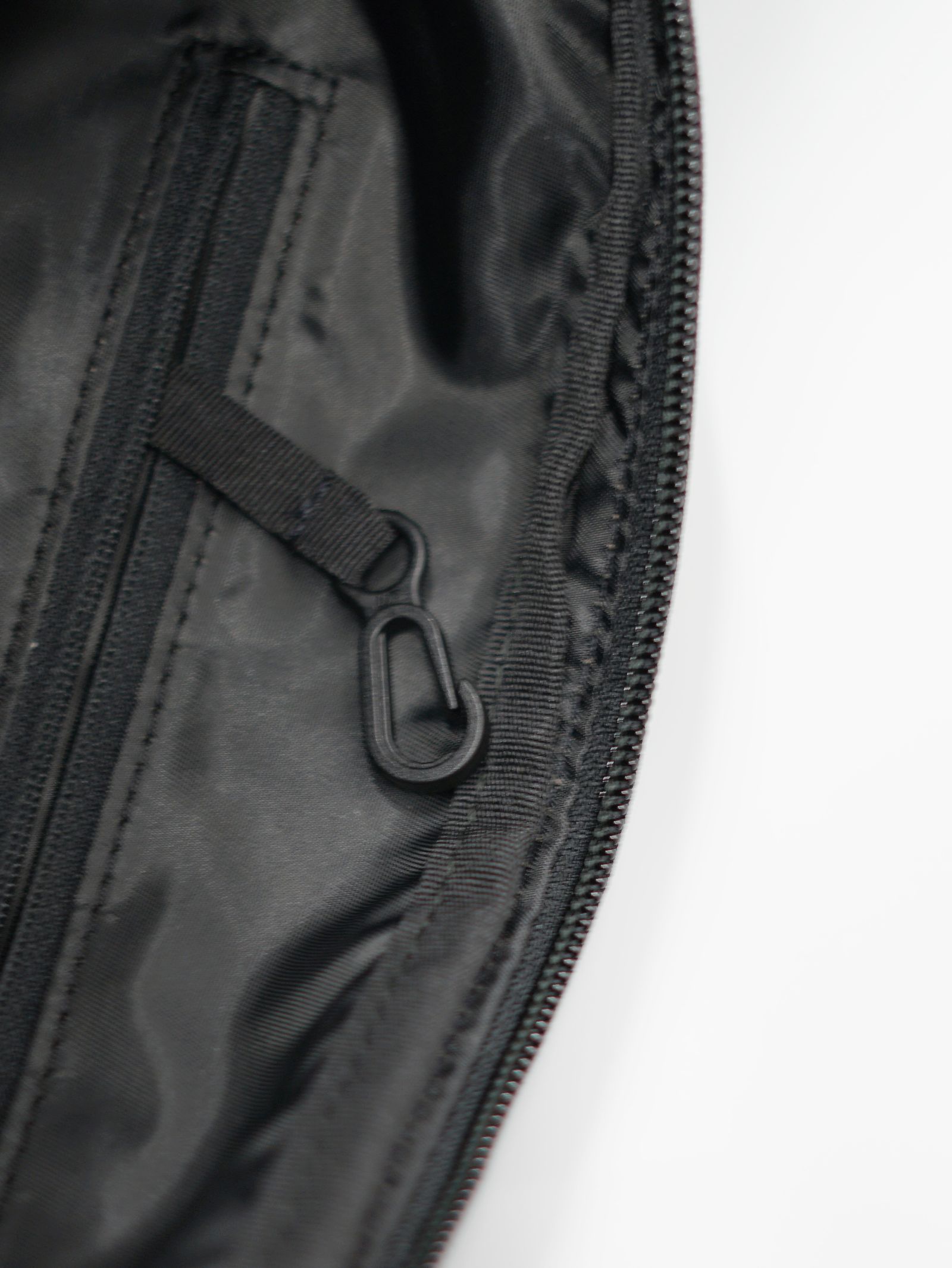 テクスチャード ツイル ボディバッグ  / TEXTURED TWILL BODY BAG （BLACK)