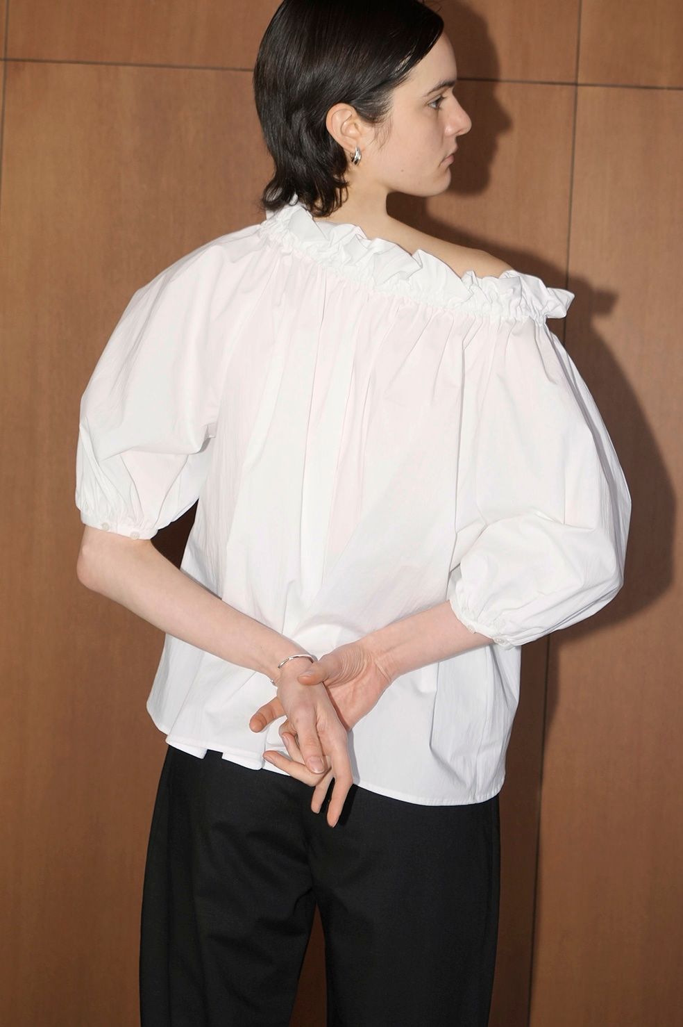 パフネックトップス - 2WAY PUFF NECK TOPS - WHITE