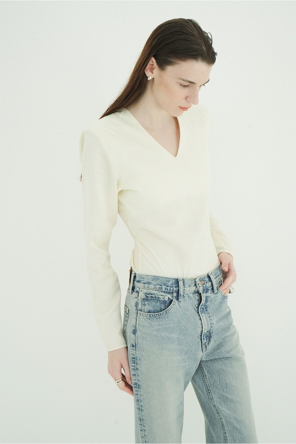 ブイネックボディスーツ - V NECK POWER SHOULDER BODYSUIT(IVORY)
