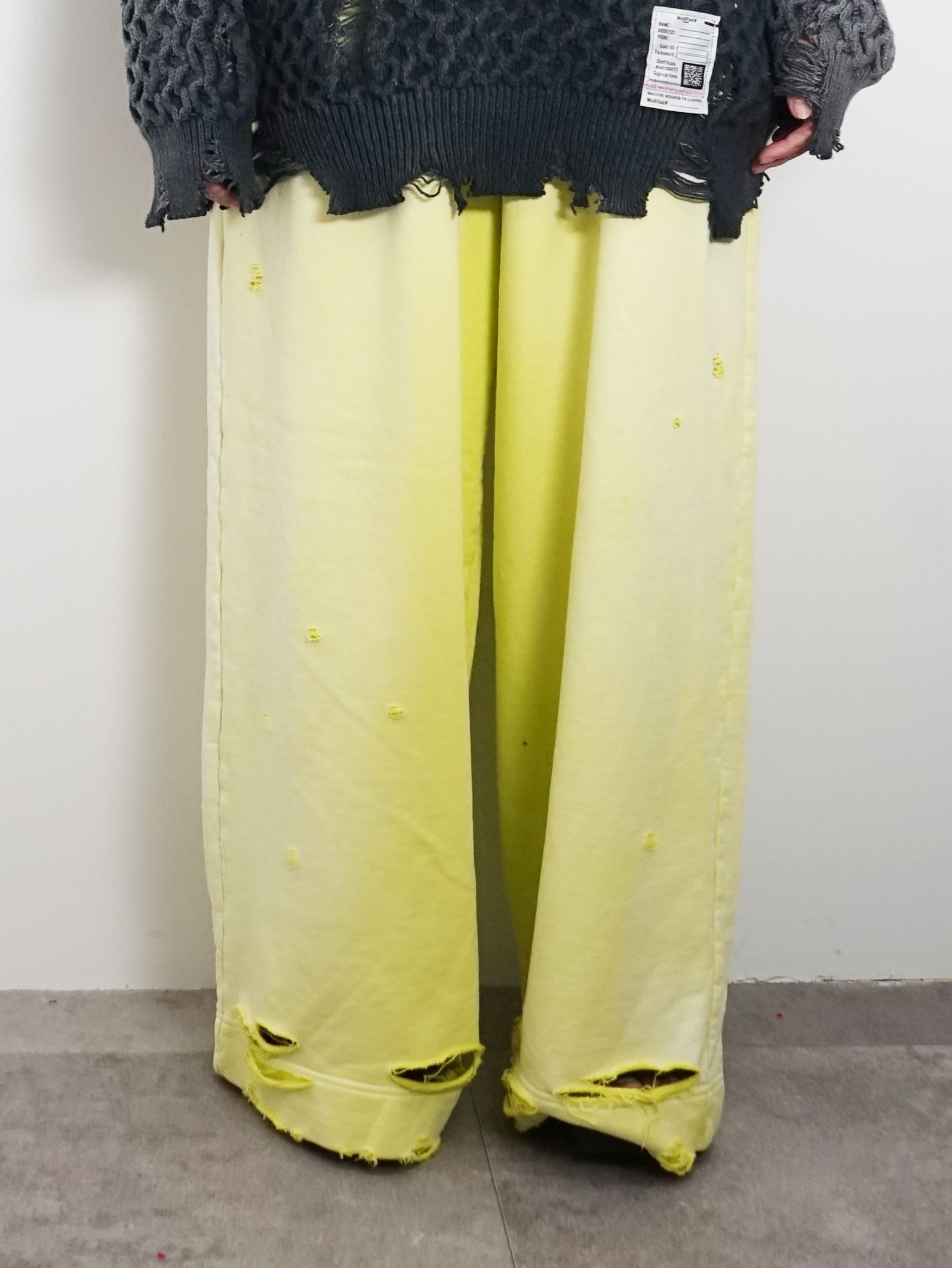 【レディース】ディストレスト ワイドスウェットパンツ - DISTRESSED WIDE PANTS - YELLOW