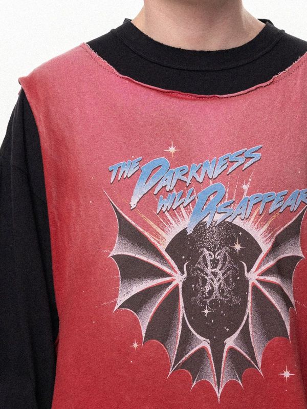 "THE DARKNESS WILL DISAPPEAR" ドッキングロングスリーブTシャツ | Docking Long-Sleeve T-shirt (RED)