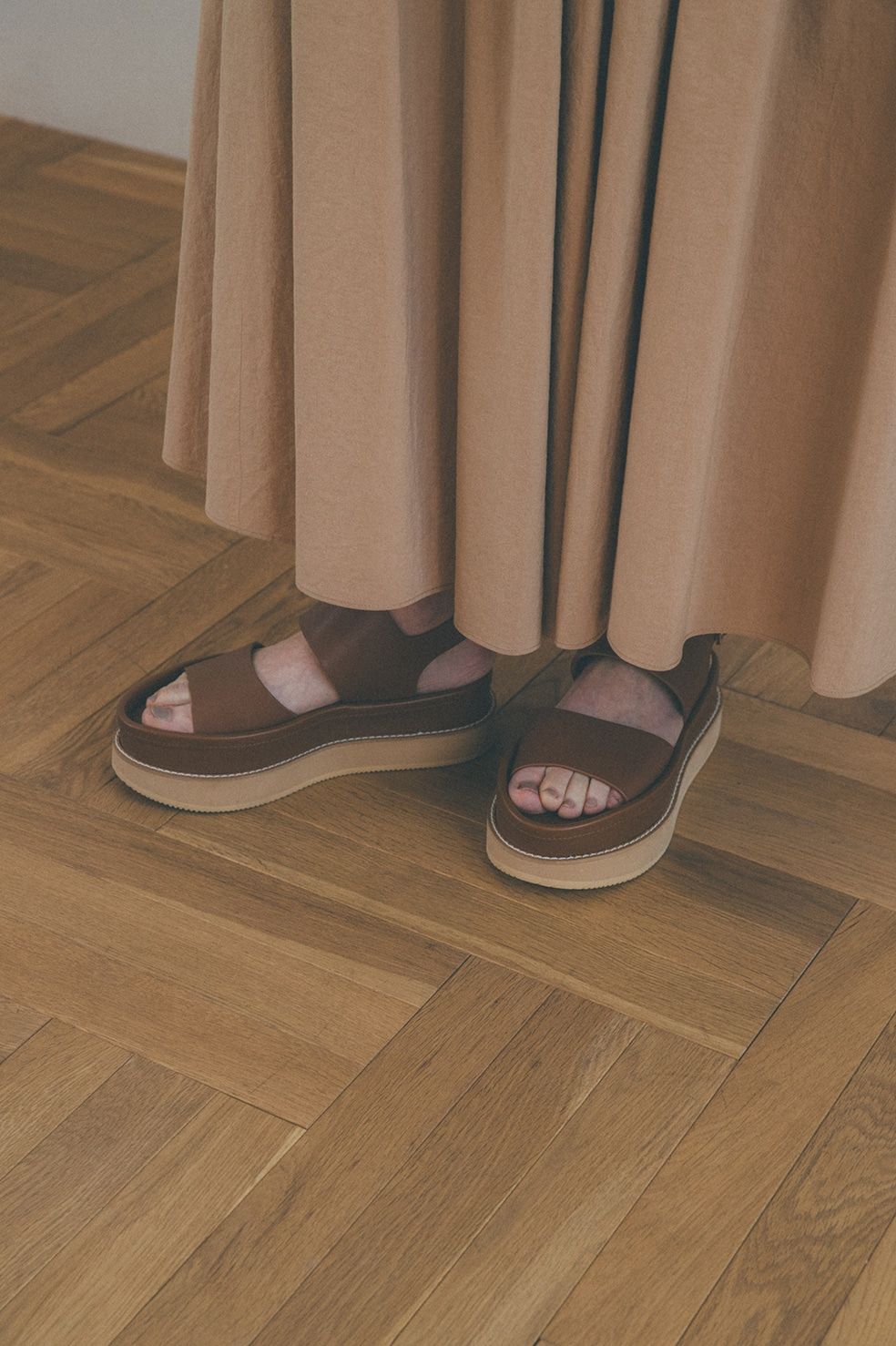 CLANE - 厚底ソールサンダル - BULKY SOLE SANDAL - CAMEL | ADDICT