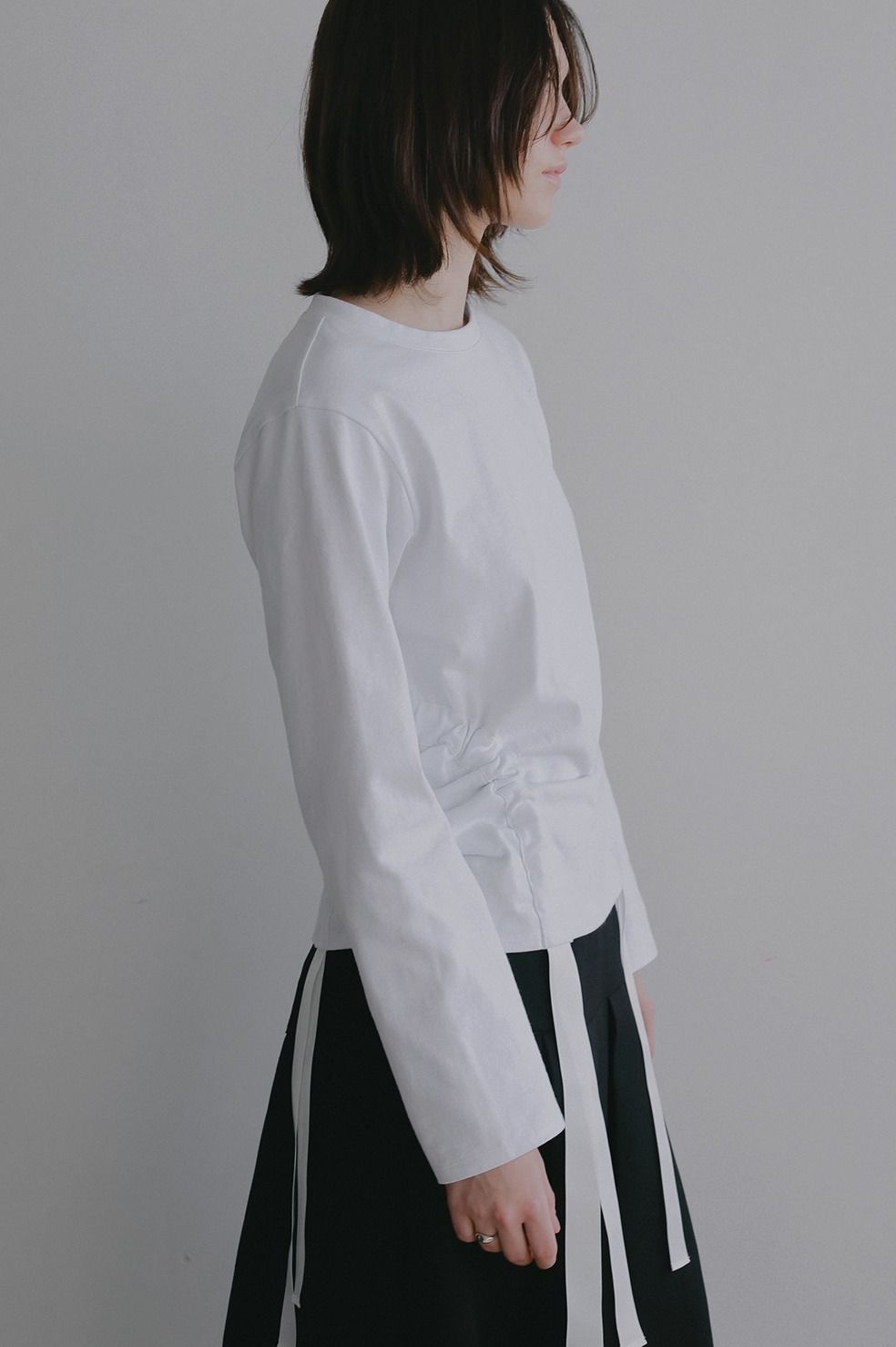 サイドリボントップス - SIDE RIBBON CUT TOPS (WHITE)