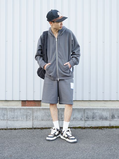 都会派ストリート｜ミハラ×コートエシエルのワントーンコーデ