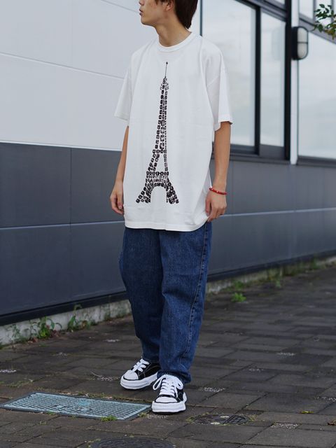 グラフィックで魅せる VAQUERA × MOUSSY新作スタイル