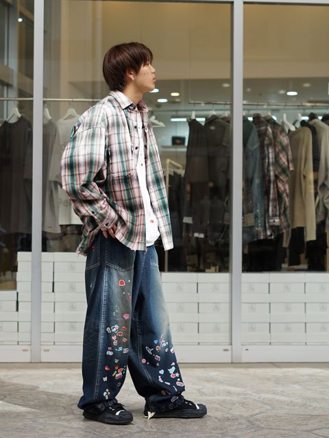 ステッカーデザインが主役のMIHARAコーデ