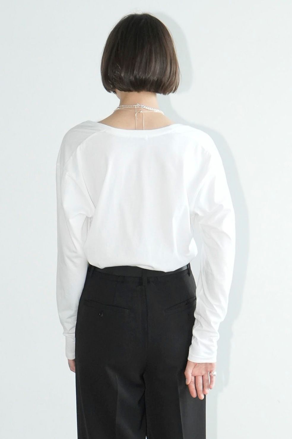 Uネックロングスリーブカットソー -  DEEP U NECK TOPS - WHITE