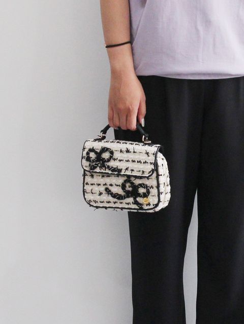 ベーシックで女性的なCLANEの新作トップス