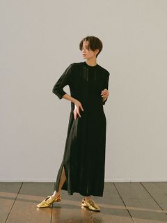 見た目も着心地も軽やかなETREのニットワンピース