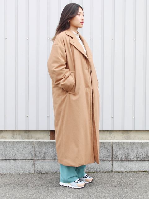 スッキリと女性らしいCLANEの新作ダウンコートスタイル