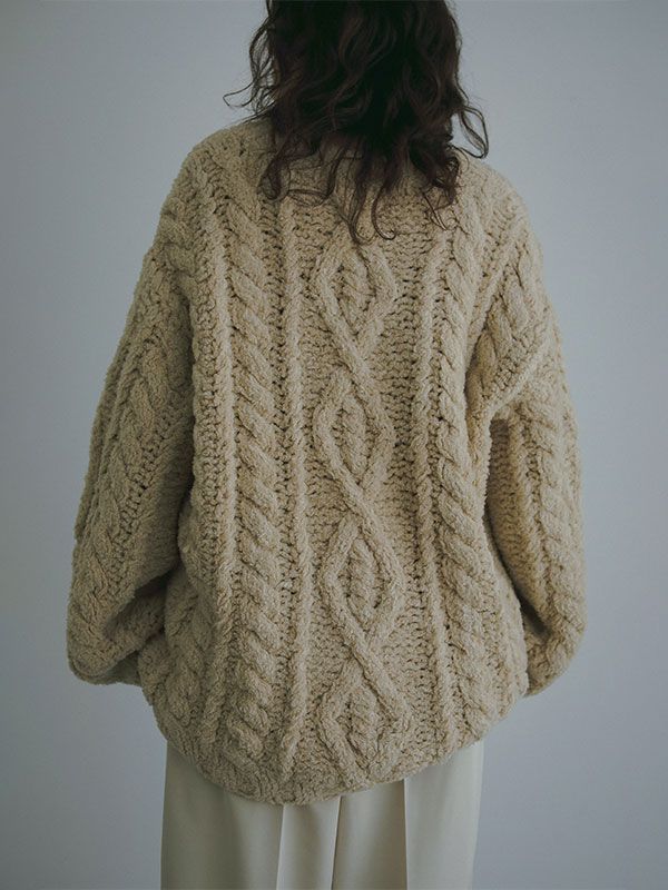 フェザーヤーンケーブルハンドニットプルオーバー - BEIGE