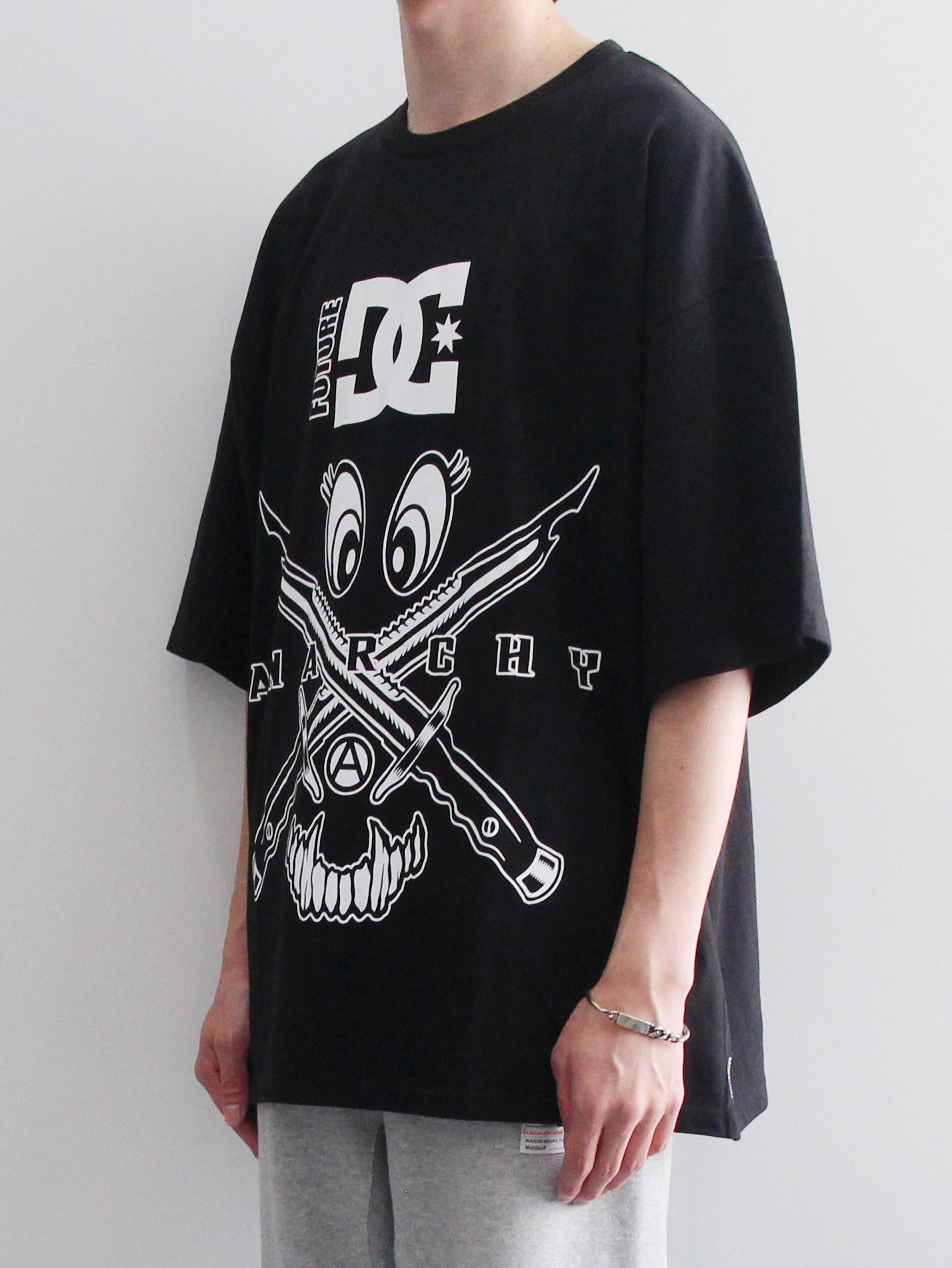 SHORT SLEEVE WIDE TEE COLLAB WITH DC SHOES ANARCHY - BLACK
