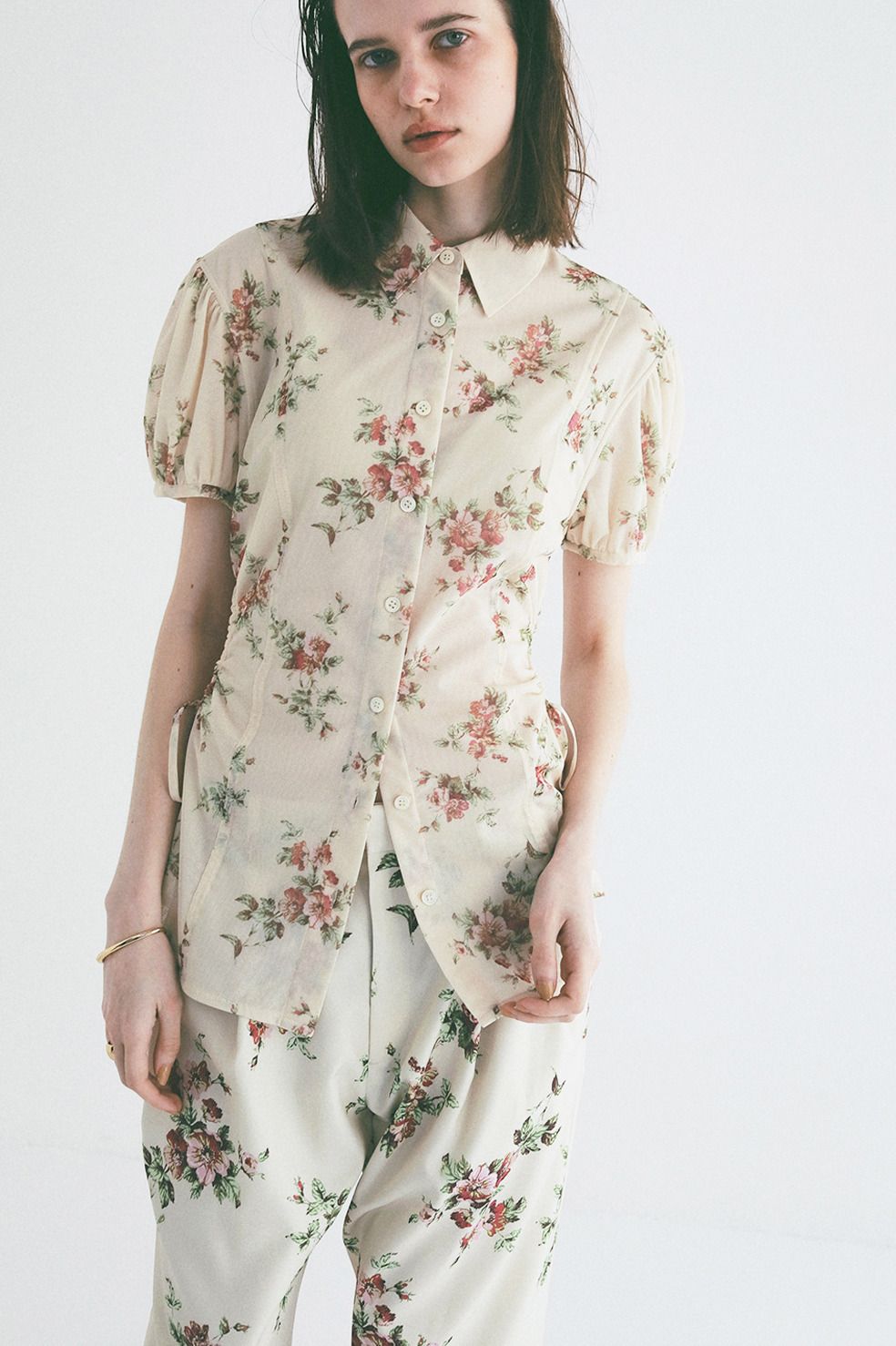 チュールフローラルシャツ - FLOWER SIDE HOLE SHIRTS (BEIGE)