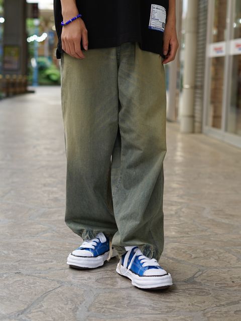 ブルーを差し色に効かせたMIHARAのワントーンスタイル