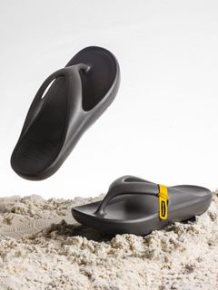 TAW&TOE - Zerovity Flip Flop Sport - リカバリーサンダル - Charcoal | ADDICT WEB SHOP