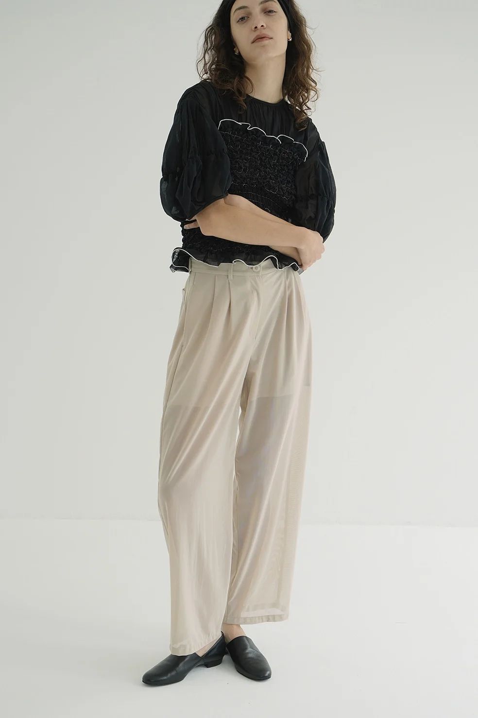 シアータックパンツ - SHEER TUCK PANTS IVORY