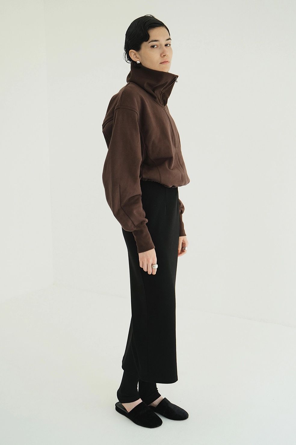 ハーフジップショートトップス｜ HALF ZIP SHORT TOPS (BROWN)
