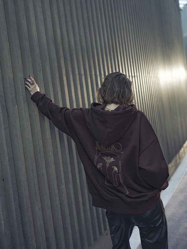 フラワー 刺繡 フーディー - EMBROIDERY FLOWER HOODIE  - ダークブラウン