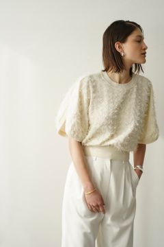フリンジ アーチ スリーブ ニット トップス - FRINGE ARCH SLEEVE KNIT TOPS- WHITE
