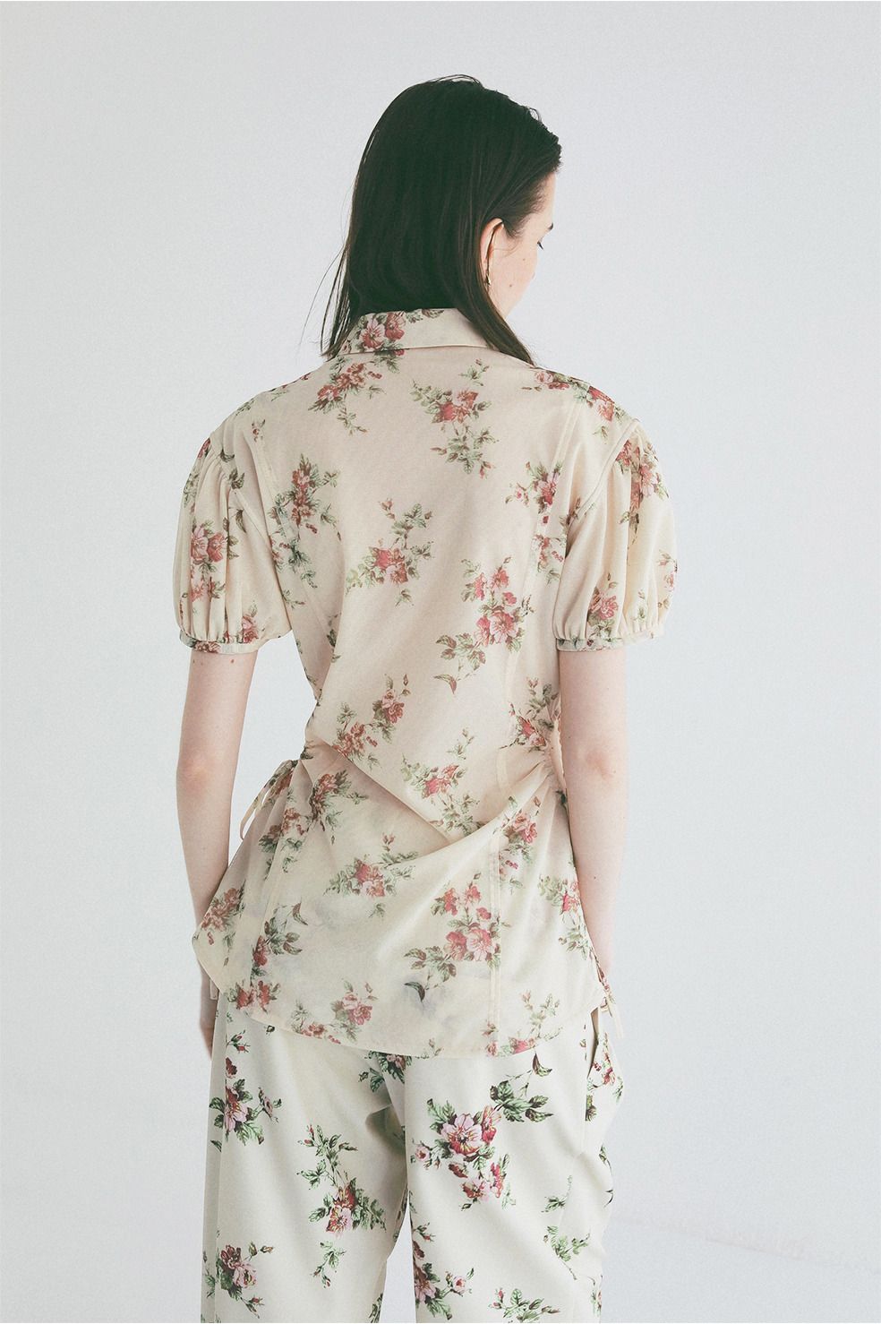 チュールフローラルシャツ - FLOWER SIDE HOLE SHIRTS (BEIGE)