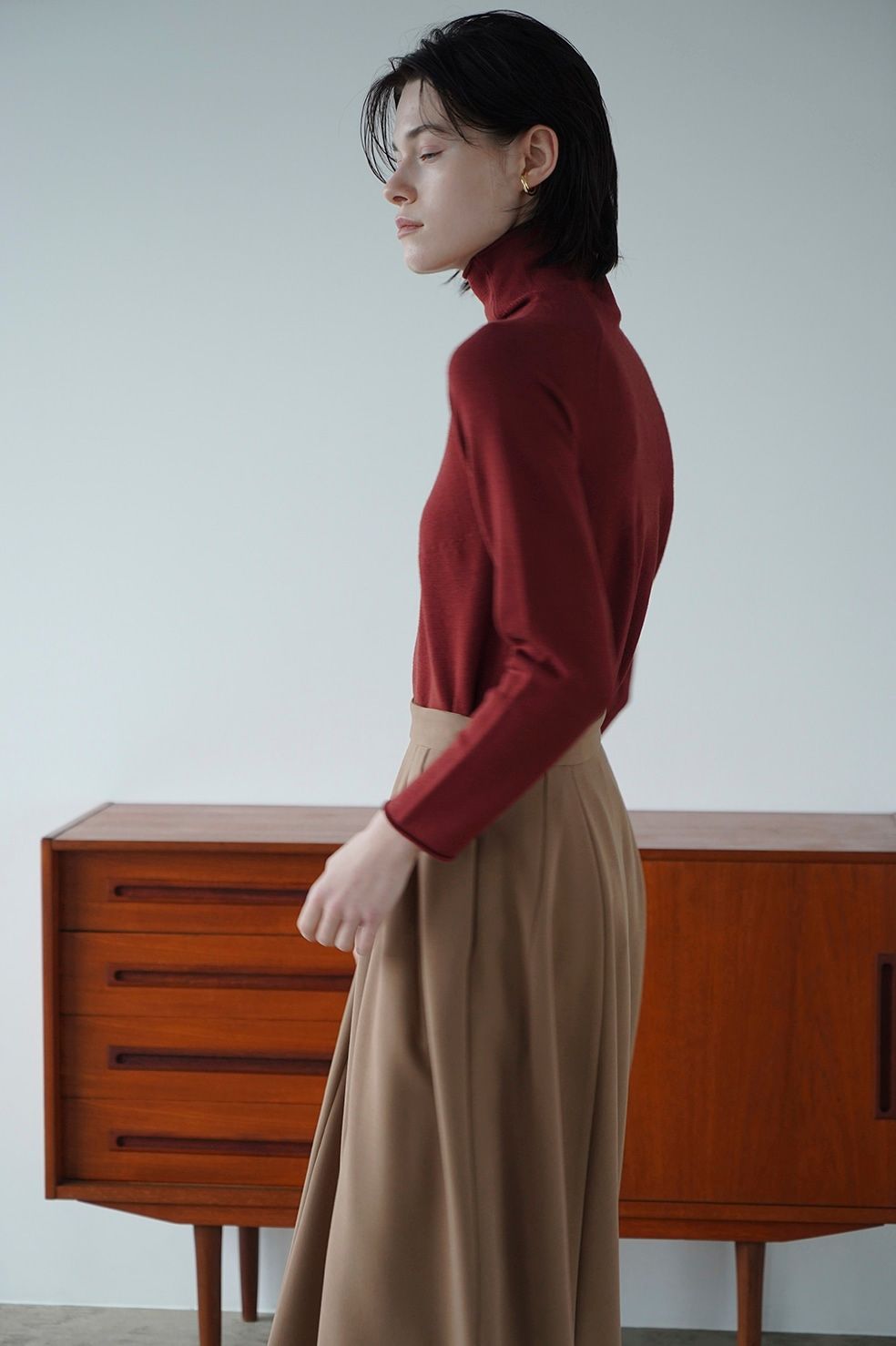 ベーシック ハイネック ニット - ROLL H/N KNIT TOPS - TERRACOTTA