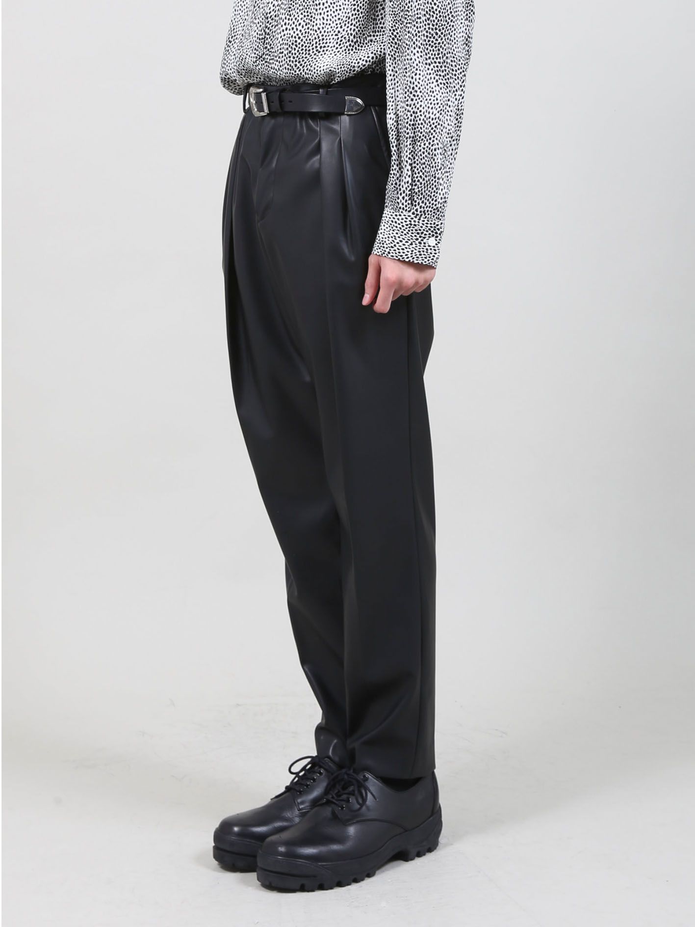 フェイクレザー2タックパンツ -  Faux Leather 2 Tuck Pants - BLACK