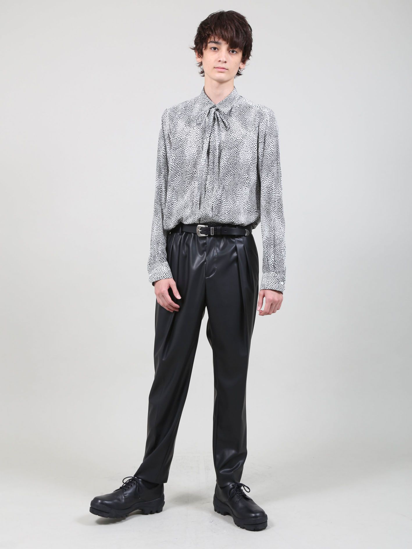 フェイクレザー2タックパンツ -  Faux Leather 2 Tuck Pants - BLACK