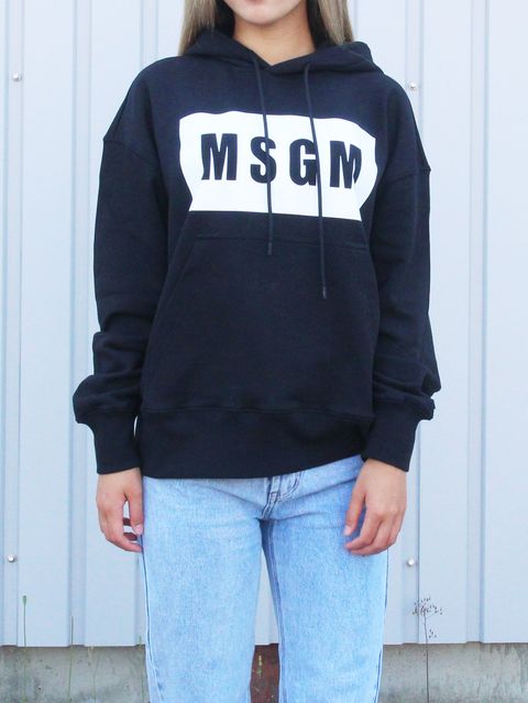 程よくラグジュアリーなMSGMのスウェットスタイル