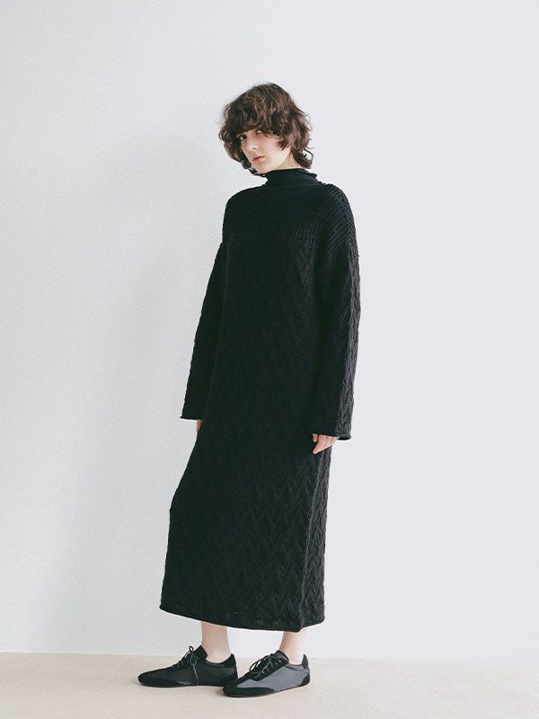 コードヤーンケーブルニットワンピース (BLACK)