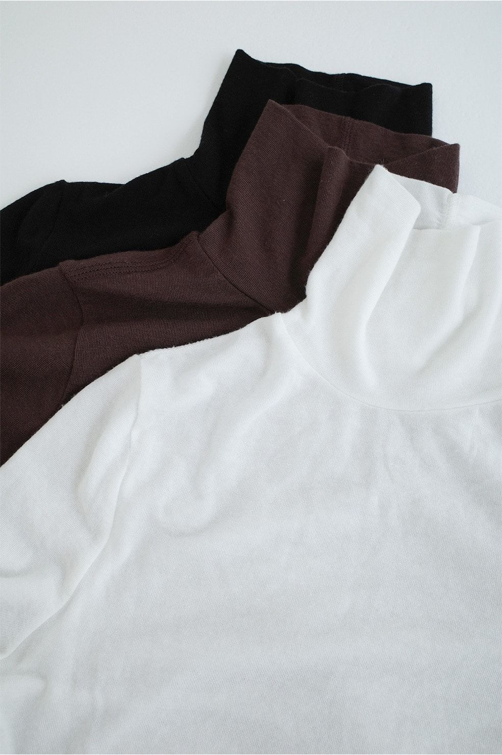 コンフォータブル タートル トップス - COMFORTABLE TURTLE TOPS (WHITE)