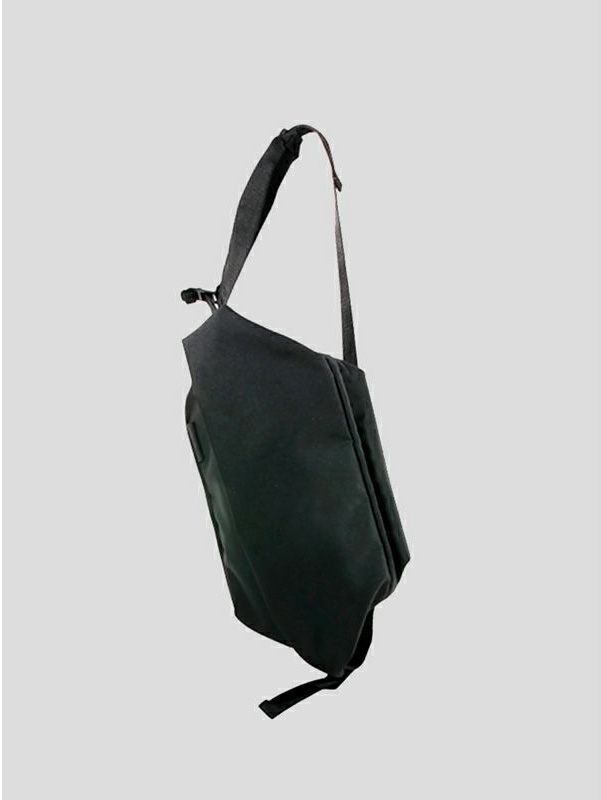 ISARAU [ JAPAN LIMITED ] ECO YARN BLACK - イザラウ ボディバッグ / ウエストバッグ