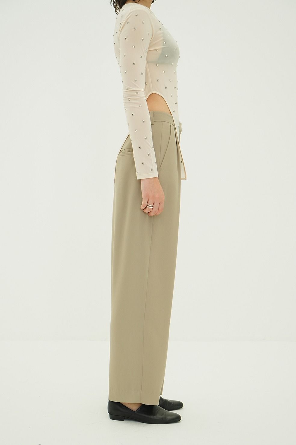 【26SS】 ベーシックタックパンツ -  BASIC TUCK PANTS (BEIGE)