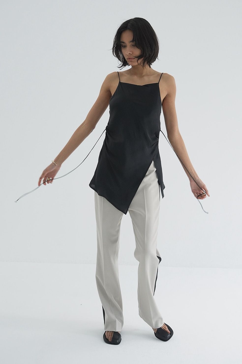 ドレープサテンキャミソール - DRAPE SATIN CAMISOLE TOPS - BLACK