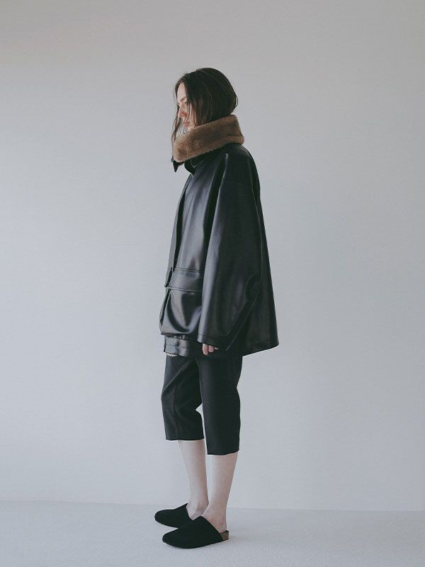 ファーカラーフェイクレザーブルゾン （BLACK)