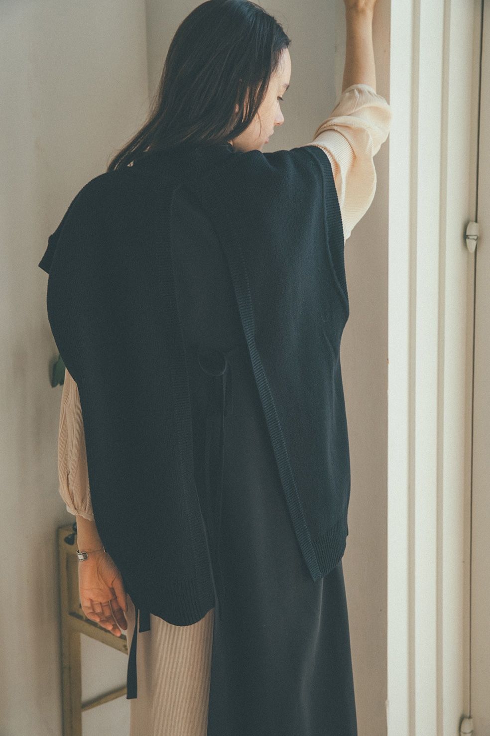 バックスリットニットベスト - BACK SLIT KNIT VEST - BLACK