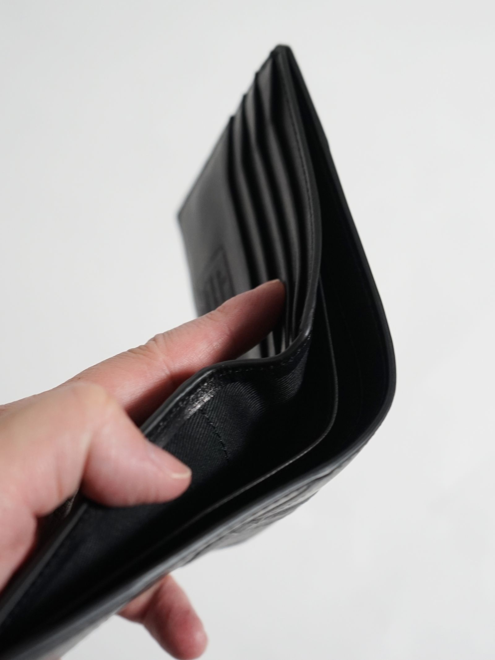炙り出し二つ折り 財布 - インビジブルウオレット - BLACK