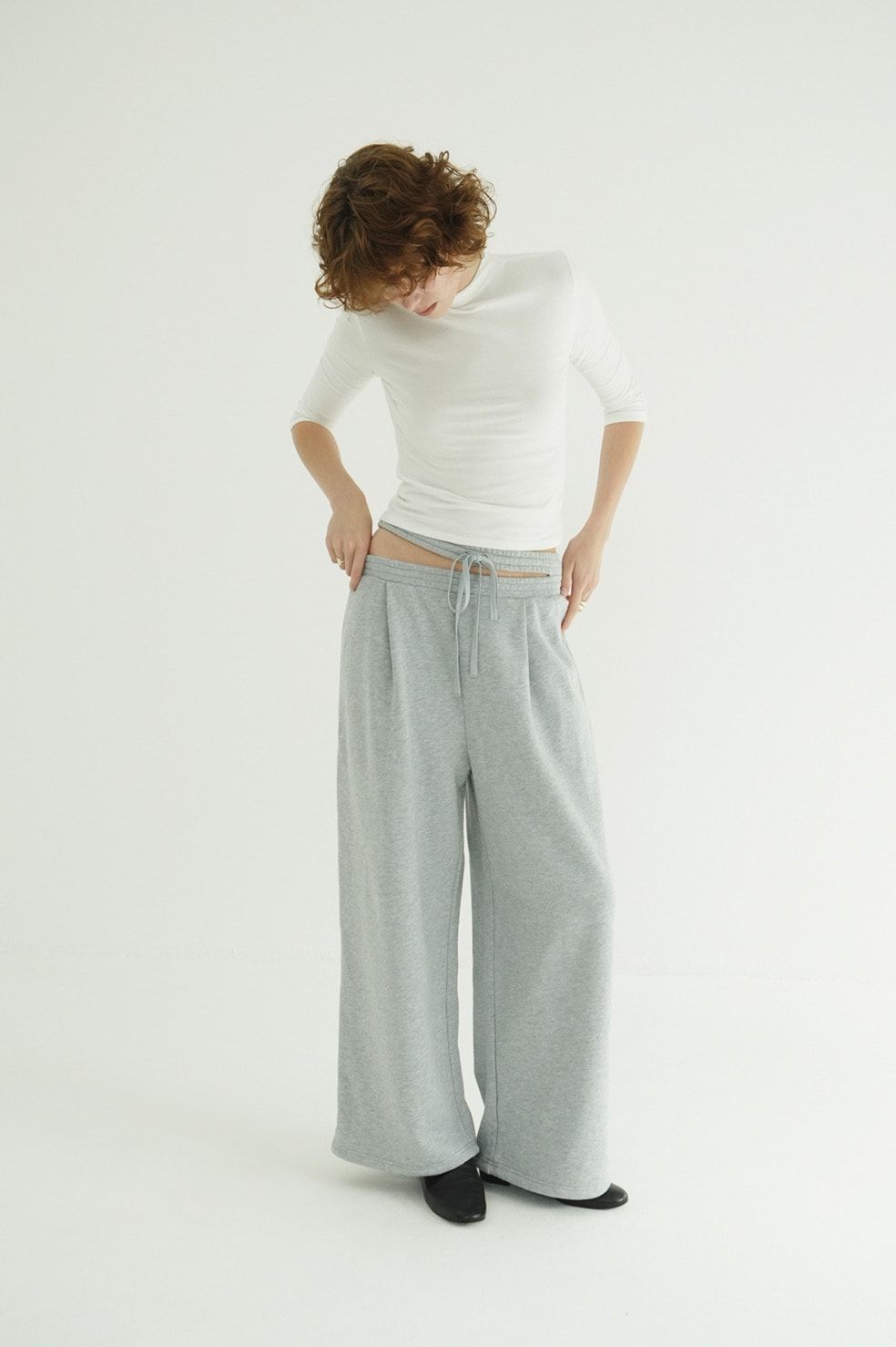 スラッシュ ウエスト スウェットパンツ - SLASH WAIST SWEAT PANTS (GREY)