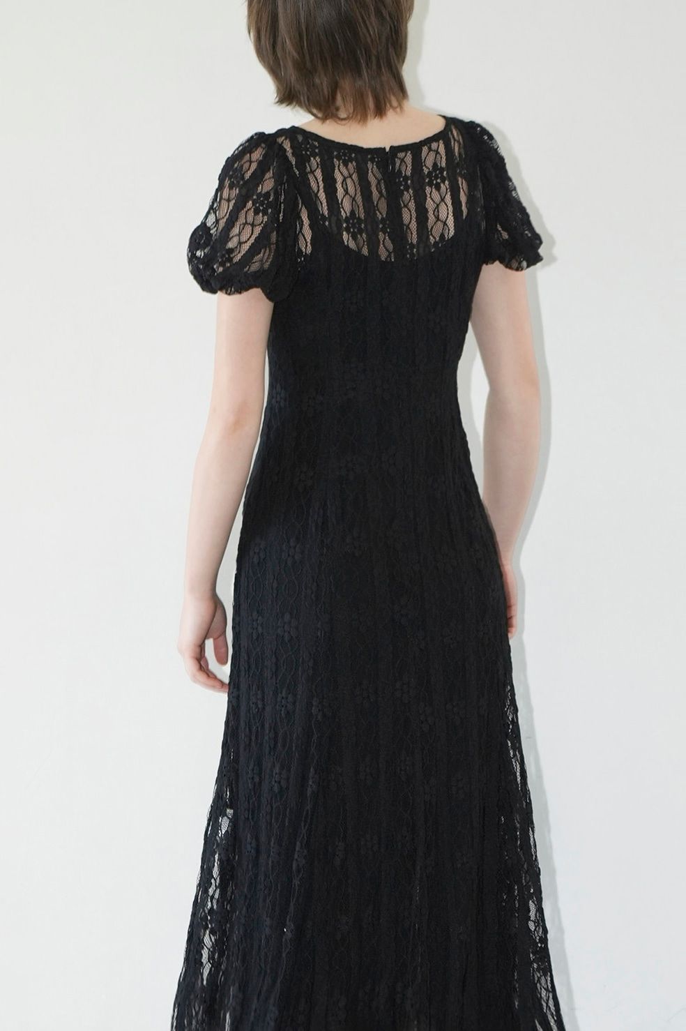 レース ミニパフ ワンピース - LACE MINI PUFF SLEEVE ONEPIECE - BLACK