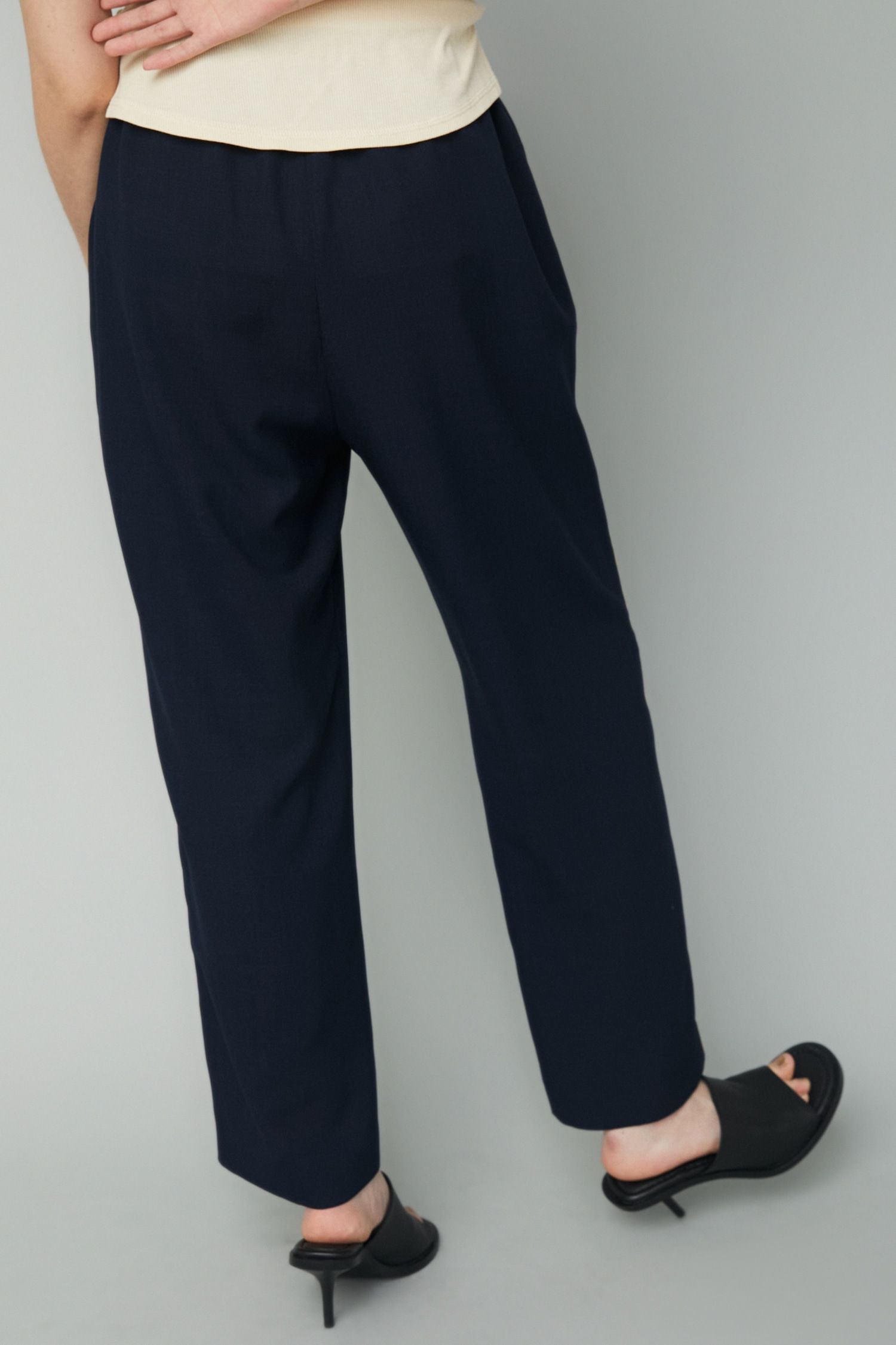 パイピング スラックス パンツ - Piping pintuck pants - NAVY