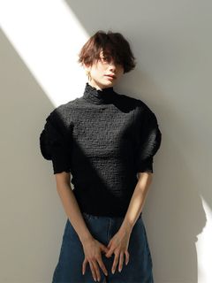 クレープギャザーショルダートップス - BLACK